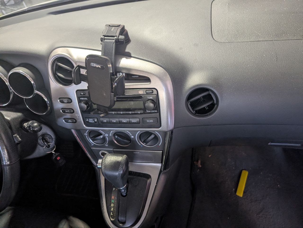 Toyota Matrix dashboard before — dusty